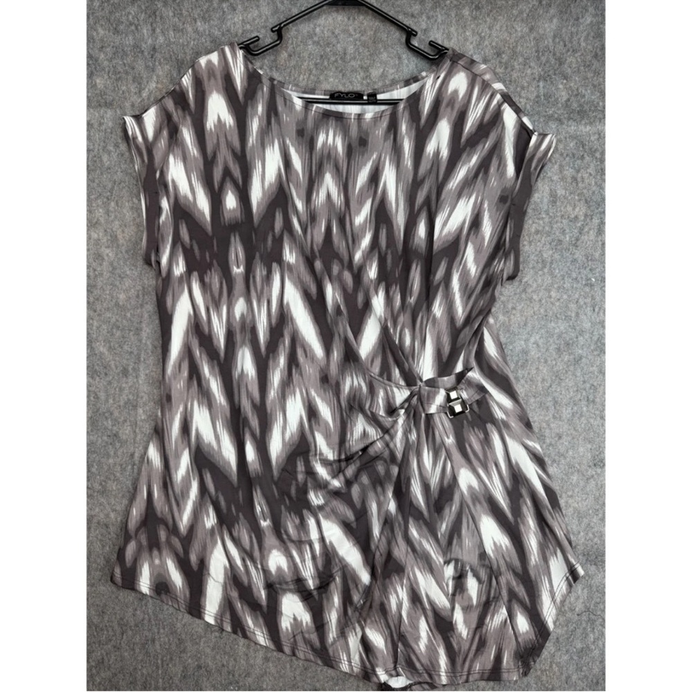 FYLO Asymmetrical Blouse Women's 2XL White Gray Abstract Print Round Neck Top